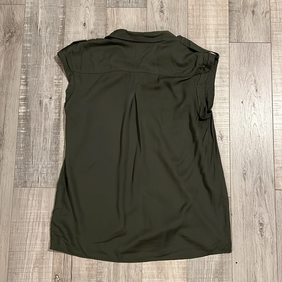 Trouve Sleeveless Button Down - Picture 9 of 10